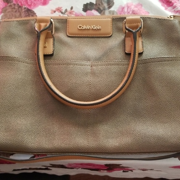Calvin Klein Handbags - Final Price! Calvin Klein hang bag